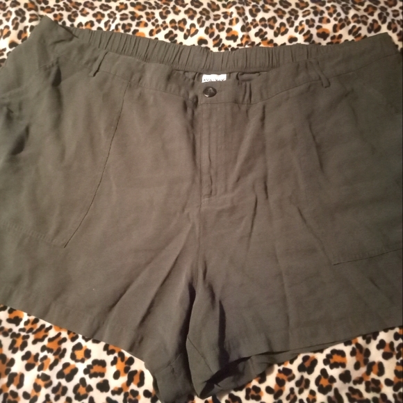 Plus Size Khaki Shorts, Women's 4X
