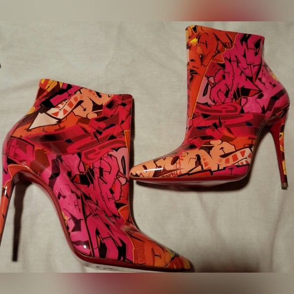 Christian Louboutin So Kate Metrograf Booty