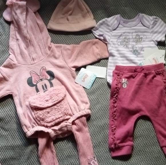 Disney Baby Girls Clothing Bundle, 0-3 Months