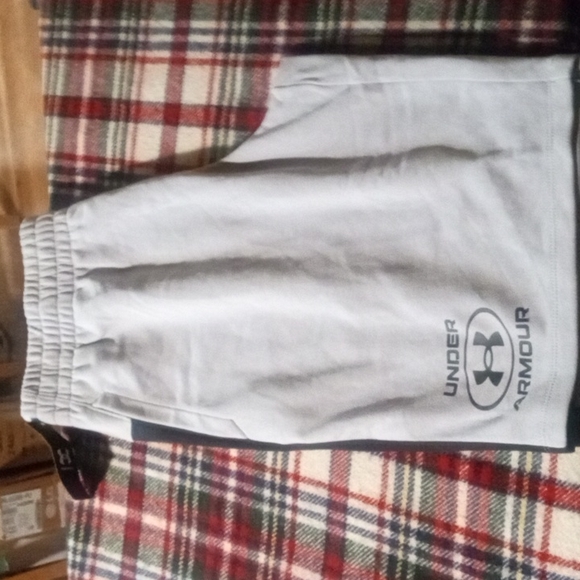 Under Armour Fitted Shorts, Large