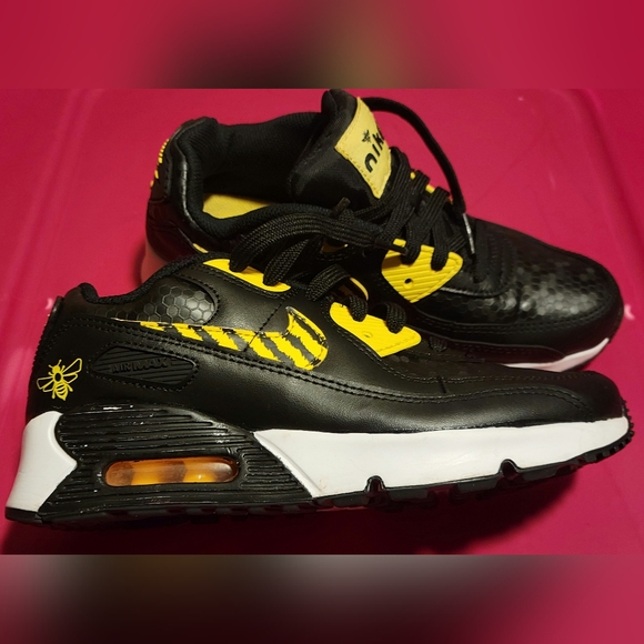 Nike Air Max 90 SE Lil Bugs Sneakers, Youth 4.5