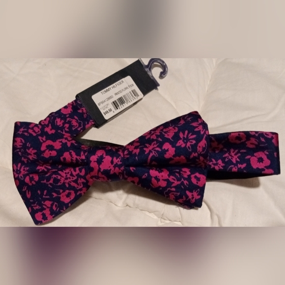 Tommy Hilfiger Printed Floral PT Bow Tie