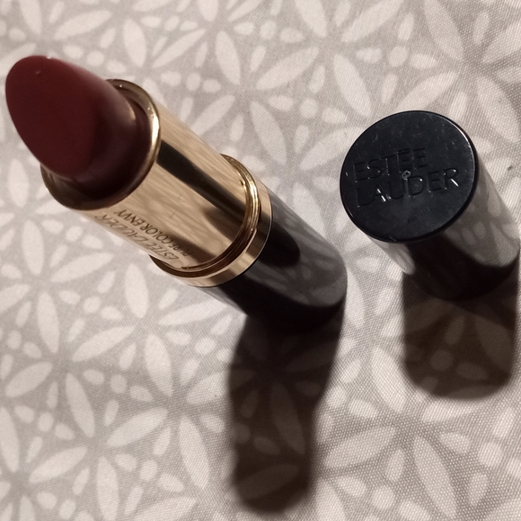 Estēe Lauder Pure Color Lipstick in Envy